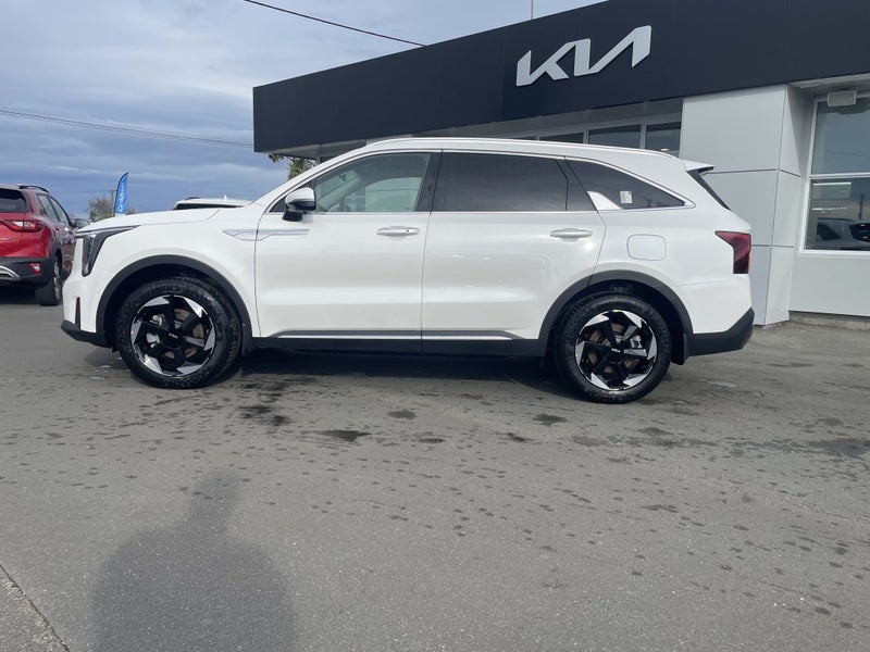 2025 Kia Sorento AWD Deluxe 2.2 Diesel DCT image 3