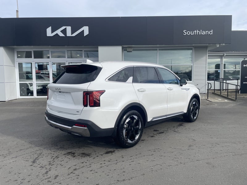 2025 Kia Sorento AWD Deluxe 2.2 Diesel DCT image 5