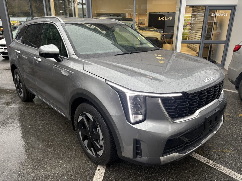 2025 Kia Sorento AWD Deluxe 2.2 Diesel DCT image 2