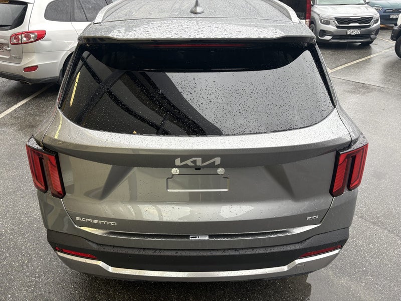 2025 Kia Sorento AWD Deluxe 2.2 Diesel DCT image 4