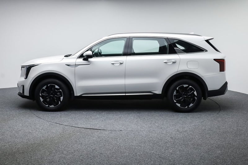 2025 Kia Sorento AWD LX+ 2.2 Diesel DCT image 4