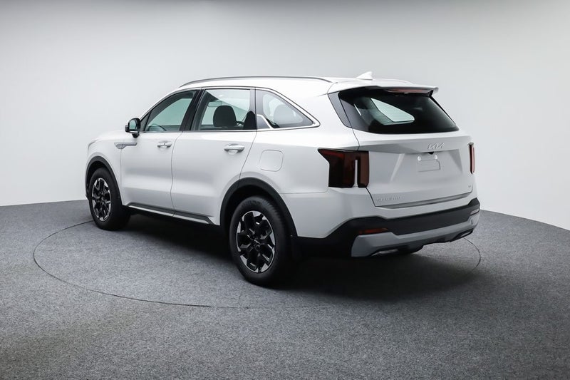 2025 Kia Sorento AWD LX+ 2.2 Diesel DCT image 5