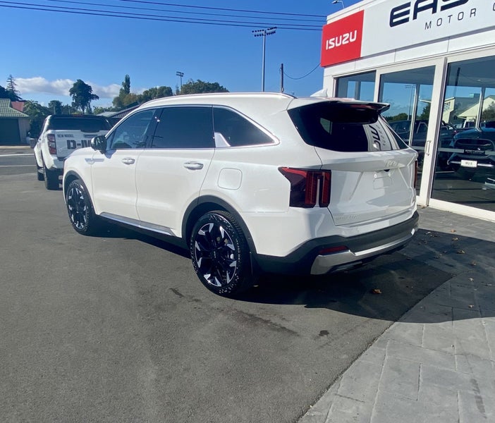 2025 Kia Sorento AWD Premium 2.2 Diesel auto 7... image 3