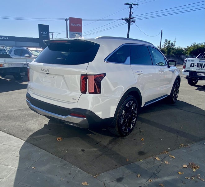 2025 Kia Sorento AWD Premium 2.2 Diesel auto 7... image 4
