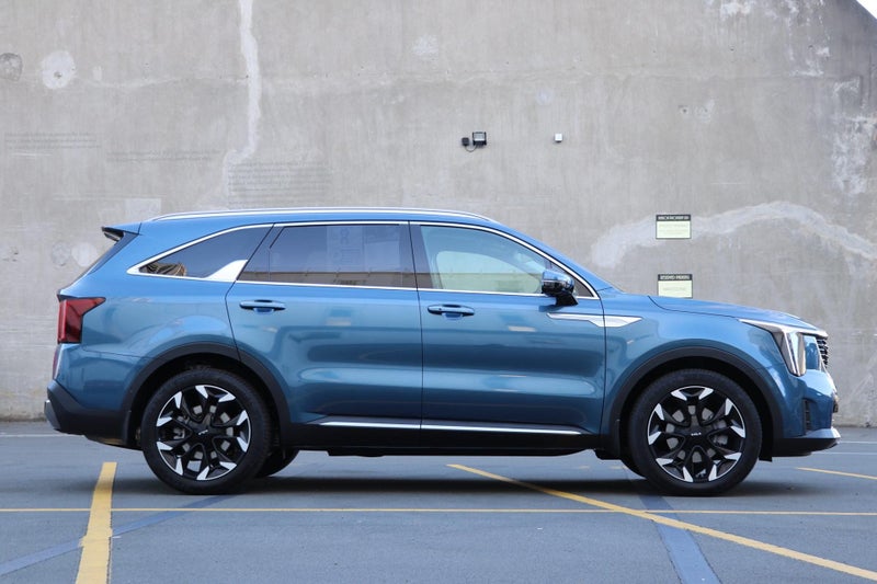 2025 Kia Sorento AWD Premium 2.2 Diesel DCT image 3