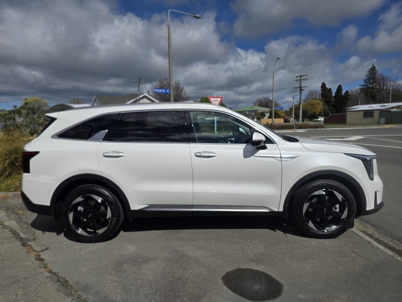 2025 Kia Sorento Deluxe 2.2D Auto - image 2