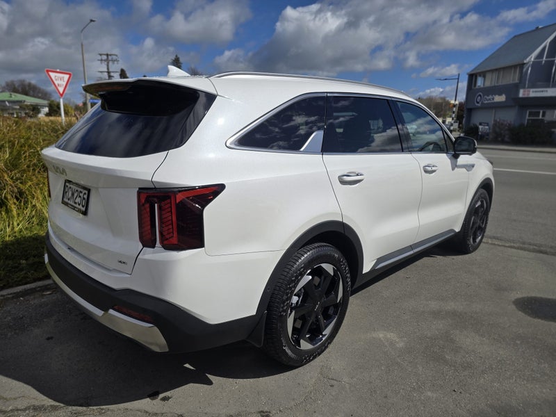 2025 Kia Sorento Deluxe 2.2D Auto - image 4