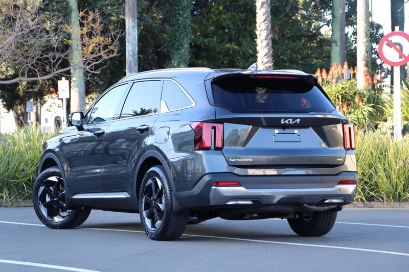 2025 Kia Sorento Deluxe 2.2D AWD 8A image 2