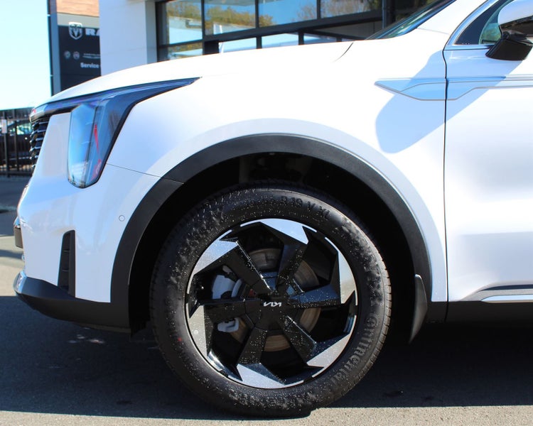 2025 Kia Sorento DELUXE image 2