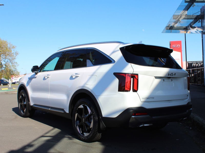 2025 Kia Sorento DELUXE image 4