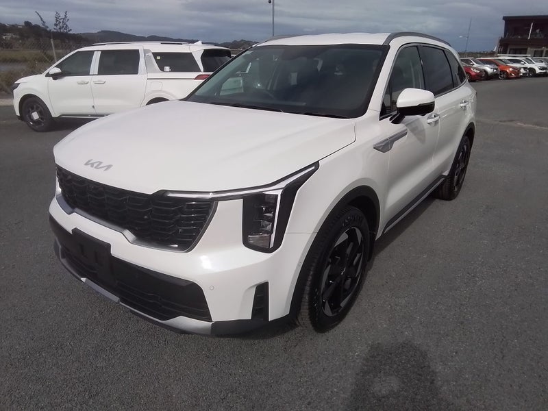 2025 Kia Sorento Deluxe image 3