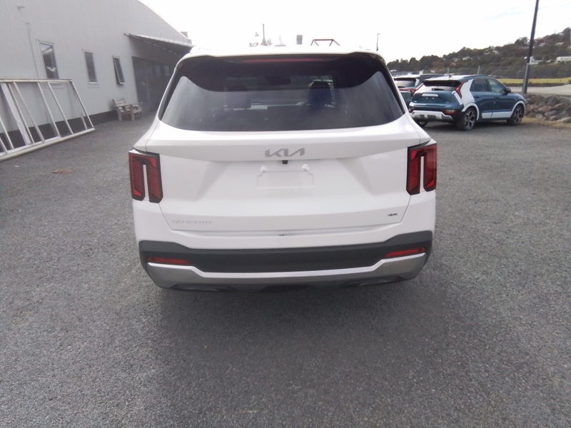 2025 Kia Sorento Deluxe image 5