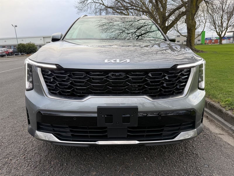 2025 Kia Sorento Deluxe AWD 2.2 Diesel image 2