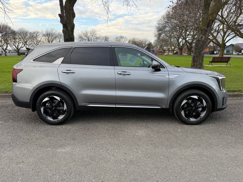 2025 Kia Sorento Deluxe AWD 2.2 Diesel image 4