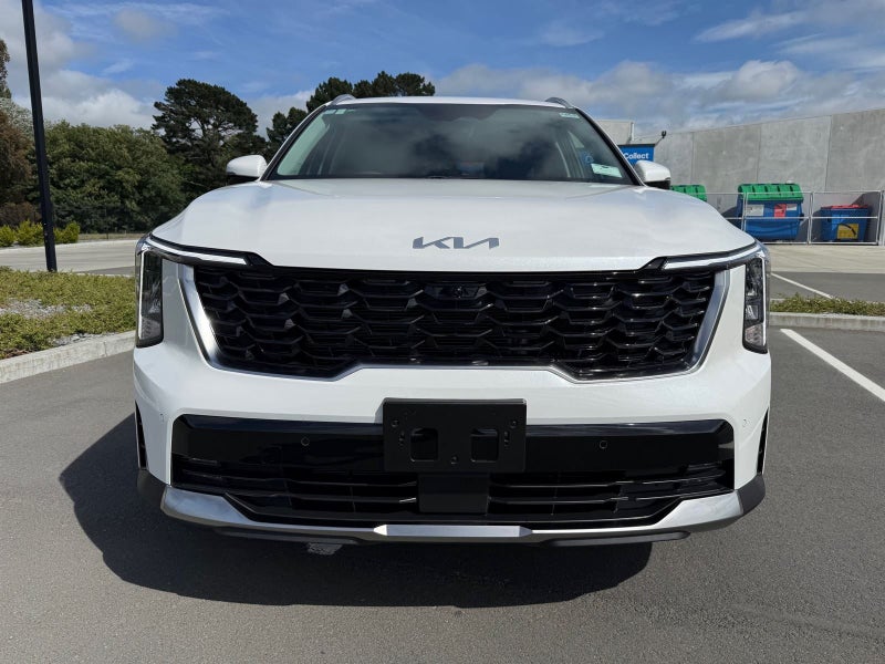 2025 Kia Sorento Deluxe AWD 2.2 Diesel image 2