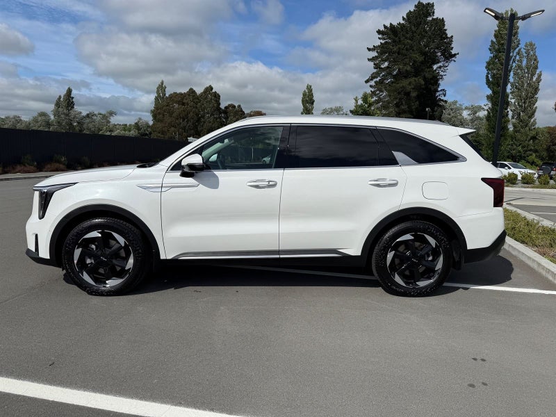 2025 Kia Sorento Deluxe AWD 2.2 Diesel image 4