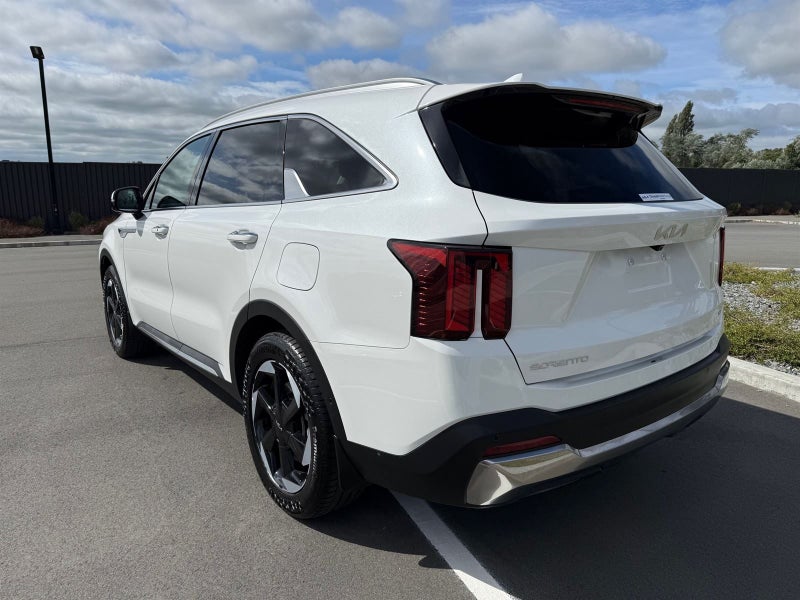 2025 Kia Sorento Deluxe AWD 2.2 Diesel image 5