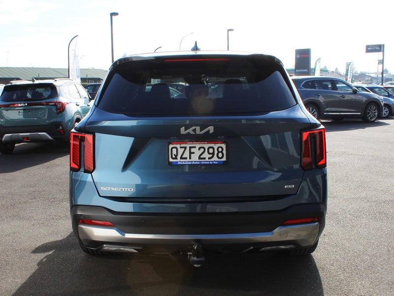 2025 Kia Sorento Deluxe AWD image 4