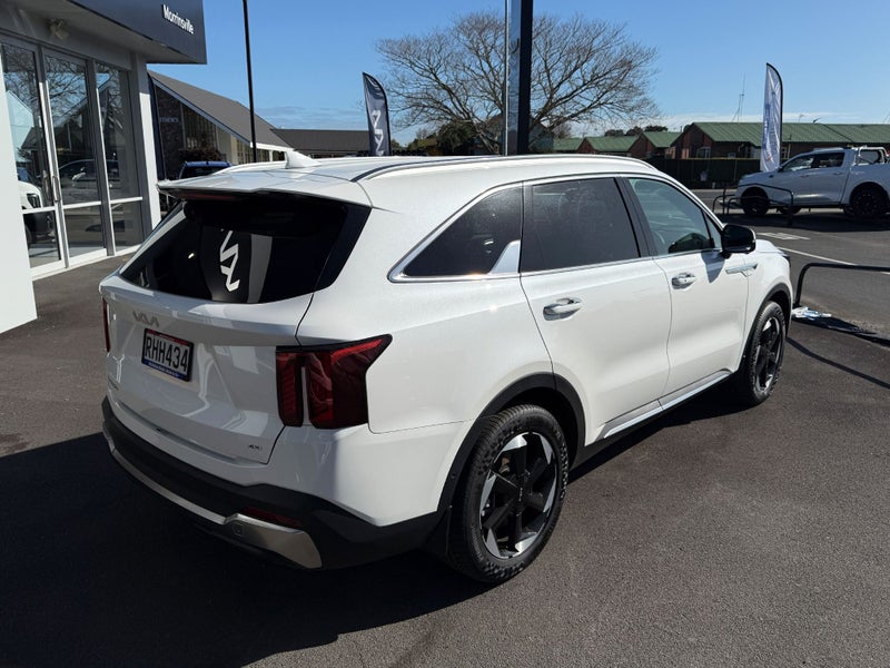 2025 Kia Sorento Deluxe AWD image 4