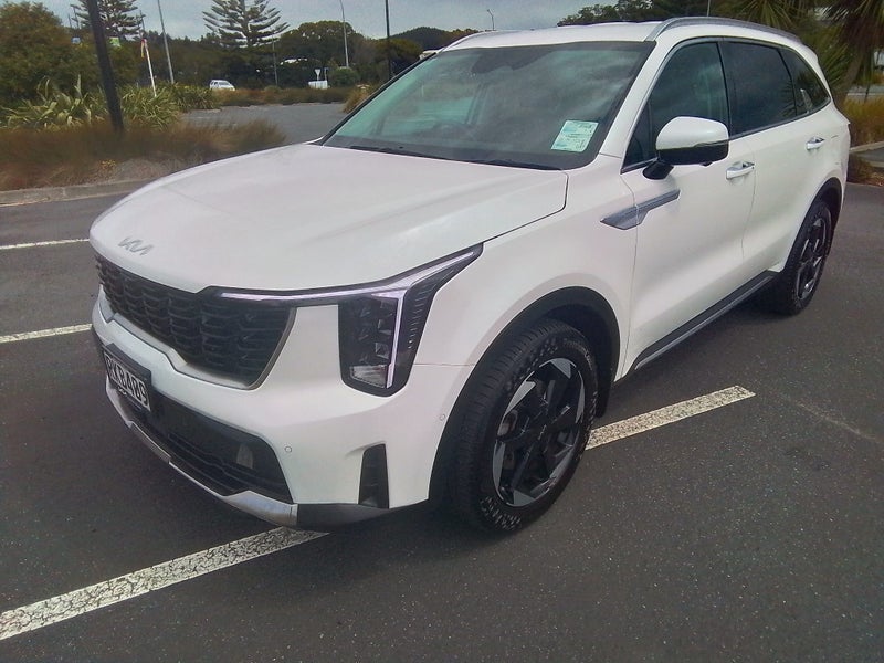 2025 Kia Sorento Deluxe AWD diesel 2.2 8 speed... image 3