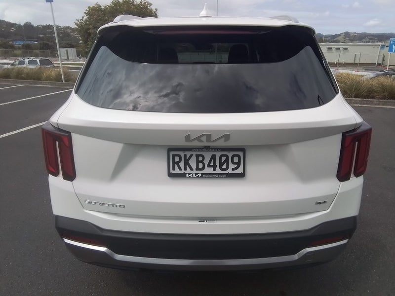 2025 Kia Sorento Deluxe AWD diesel 2.2 8 speed... image 5