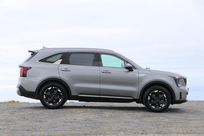 2025 Kia Sorento EX 2.2 AWD Diesel image 3