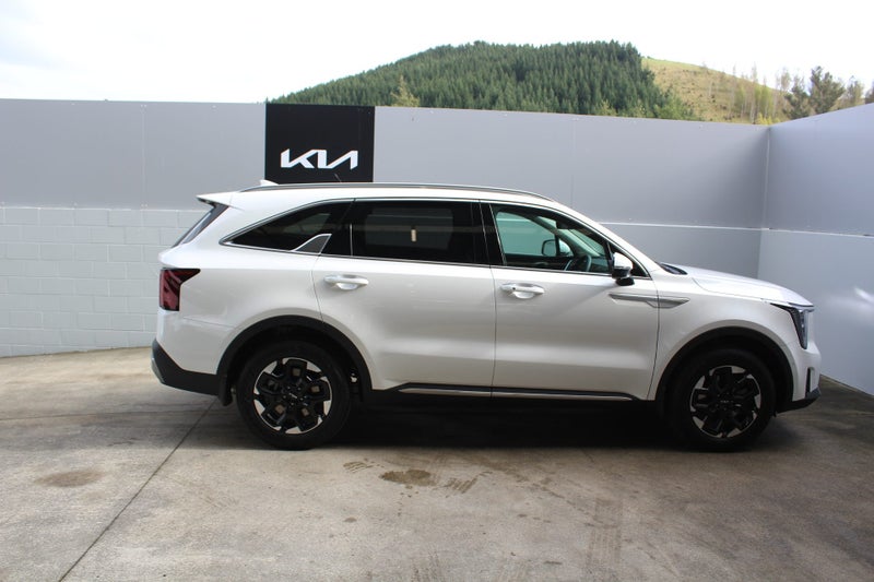 2025 Kia Sorento EX AWD 2.2L Diesel Turbo SUV image 2
