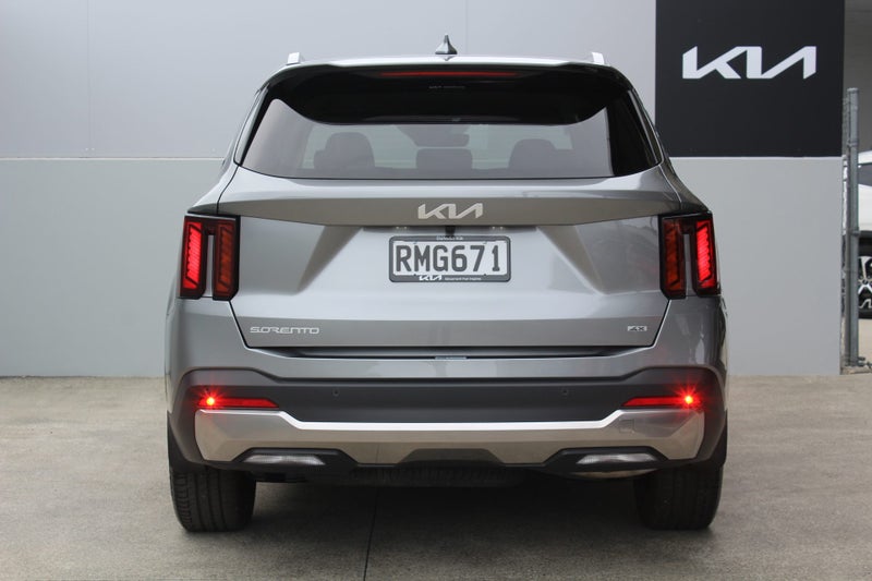 2025 Kia Sorento EX AWD 2.2L Diesel Turbo SUV image 4