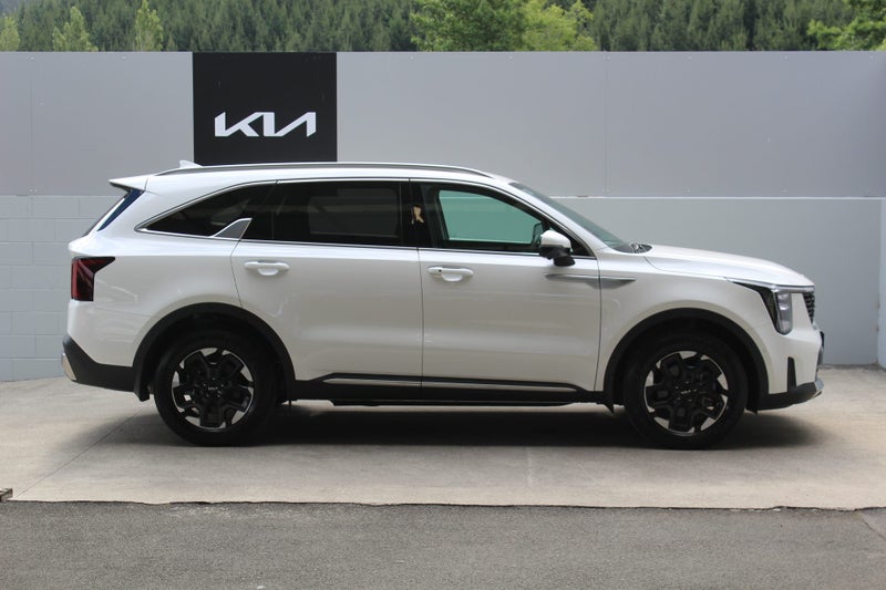 2025 Kia Sorento EX AWD 2.2L Diesel Turbo SUV image 2