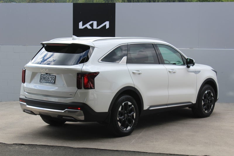 2025 Kia Sorento EX AWD 2.2L Diesel Turbo SUV image 3