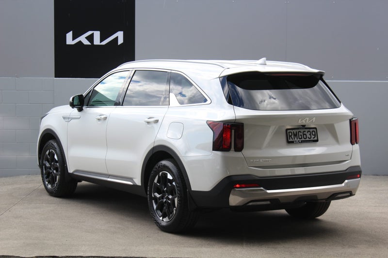 2025 Kia Sorento EX AWD 2.2L Diesel Turbo SUV image 5