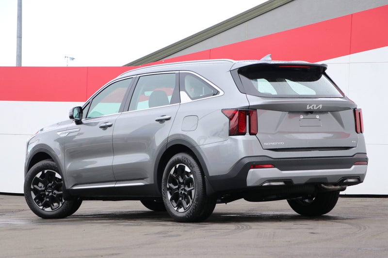 2025 Kia Sorento LX+ 2.2D 4WD image 2
