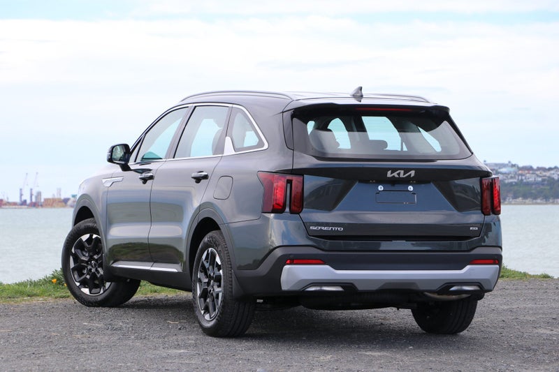2025 Kia Sorento LX+ 2.2D 4WD image 2