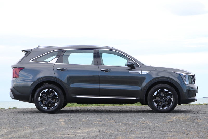 2025 Kia Sorento LX+ 2.2D 4WD image 3