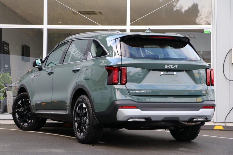 2025 Kia Sorento LX+ 2.2D 4WD image 2