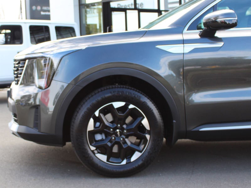 2025 Kia Sorento LX+ image 2