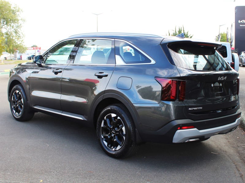 2025 Kia Sorento LX+ image 4