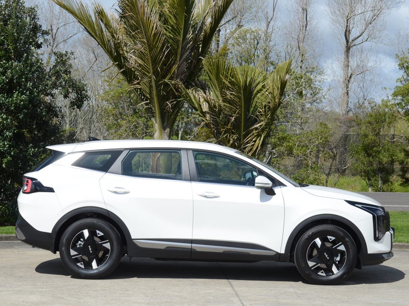 2025 Kia Sportage 1.6T LX 4x2 image 3
