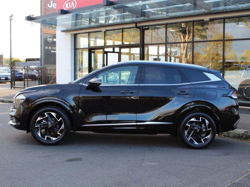 2025 Kia Sportage Deluxe image 3
