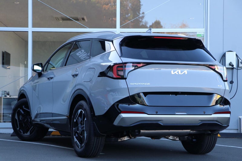 2025 Kia Sportage Earth HEV 2WD image 2