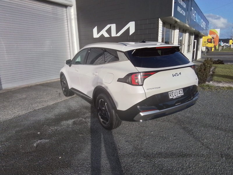 2025 Kia Sportage Earth Hybrid AWD image 4