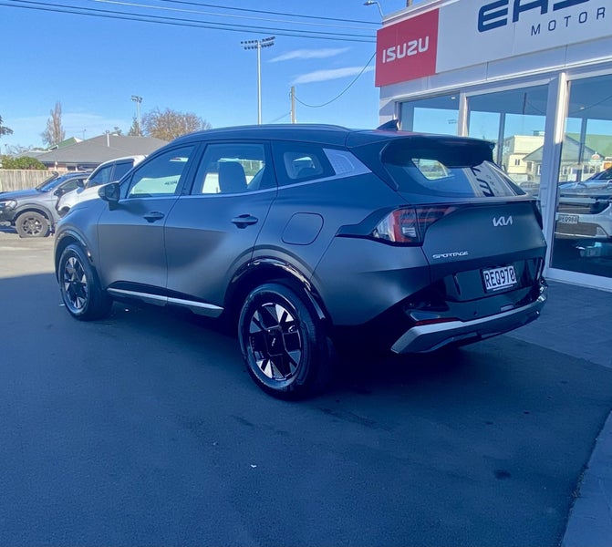 2025 Kia Sportage HEV Light 2WD auto image 3