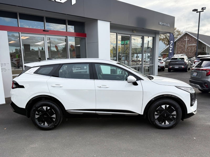 2025 Kia Sportage Light HEV 2WD image 3