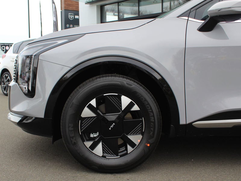 2025 Kia Sportage LIGHT HEV 2WD image 2