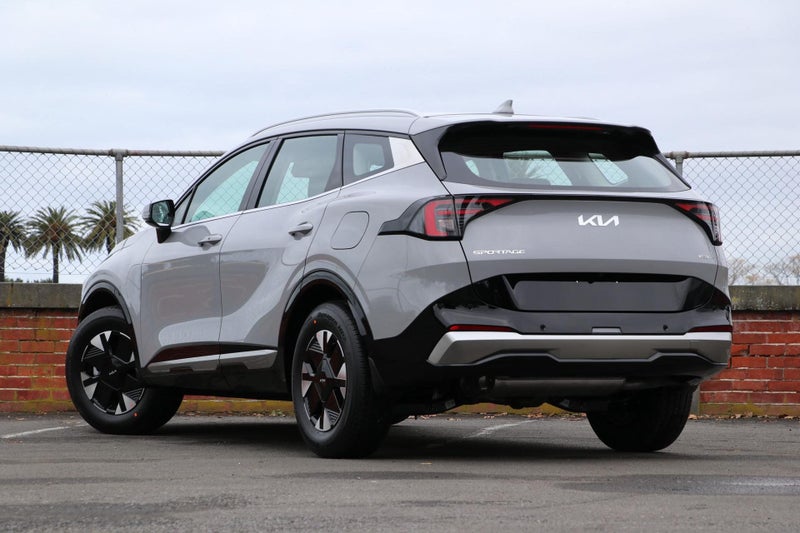 2025 Kia Sportage Light HEV AWD image 2