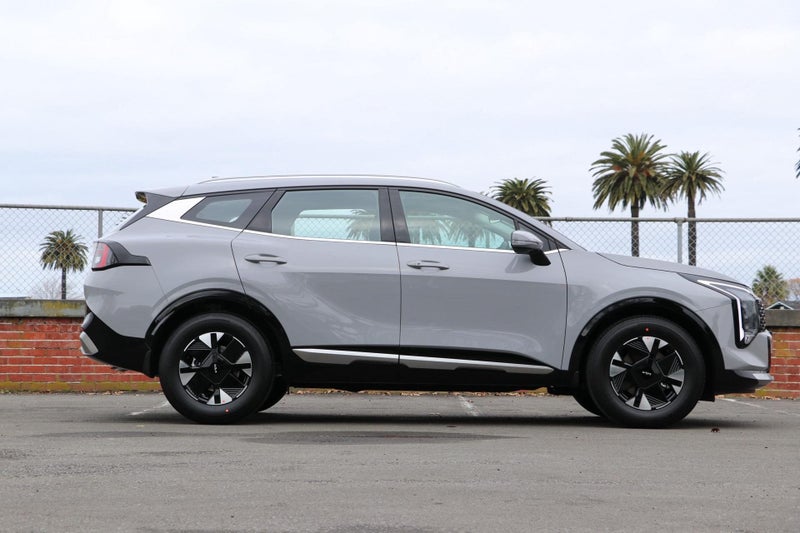 2025 Kia Sportage Light HEV AWD image 3
