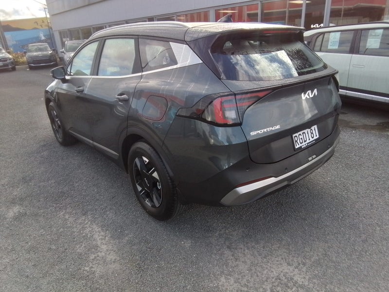 2025 Kia Sportage LX 1.6 turbo 8 speed auto image 4