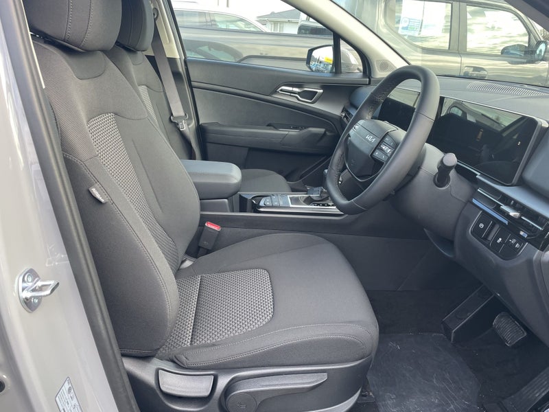 2025 Kia Sportage LX 1.6T 2WD image 3