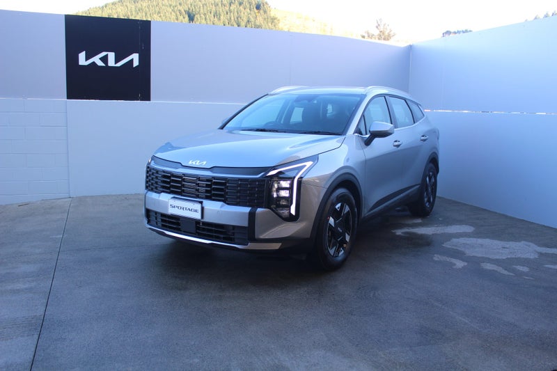2025 Kia Sportage LX 2WD 1.6L Petrol Turbo image 5