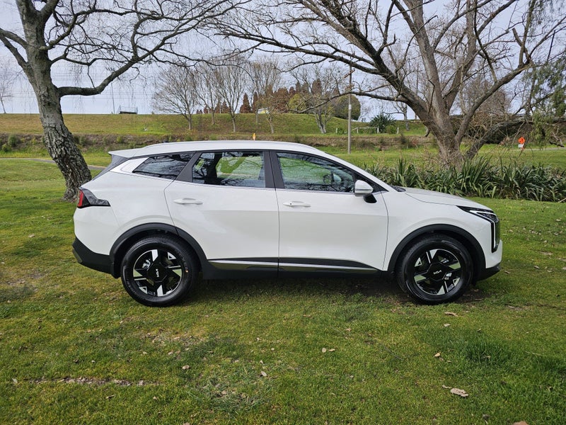 2025 Kia Sportage LX 2WD 1.6PT/8AT image 2